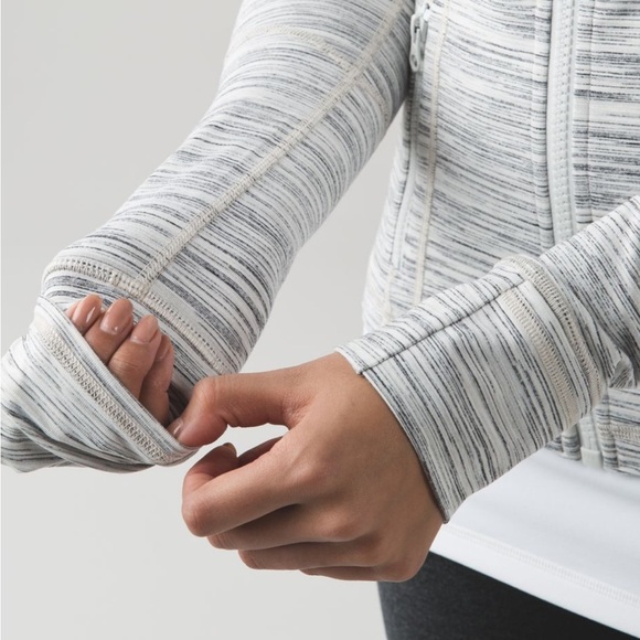 Lululemon Define Jacket in white and gray "space dye" fabric. Size 6. - Picture 4 of 4